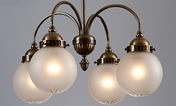 historische Leuchten von 1870 mit den Originalwerkzeugen heute neu produziert