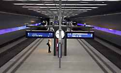 Lauflicht bei einfahrendem Zug in City-Tunnel Leipzig